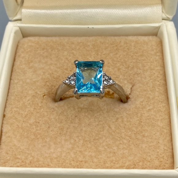 Blue Crystal Fashion Ring - Picture 3 of 5